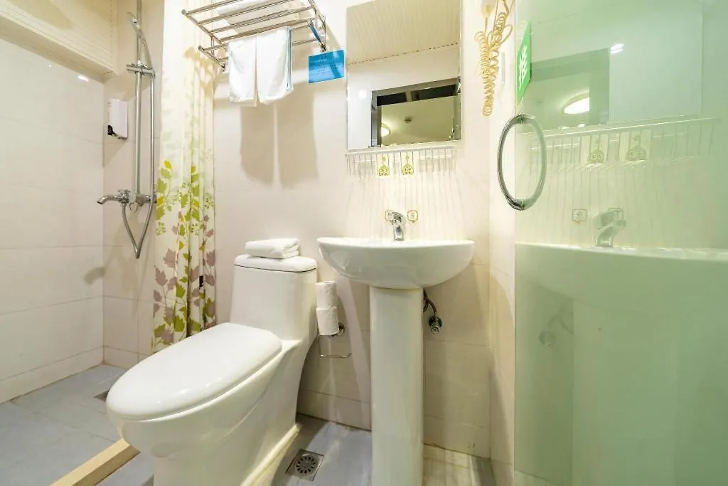 Hi Inn Liangpin Shanghai Xujiahui Tianlin Road 2*,