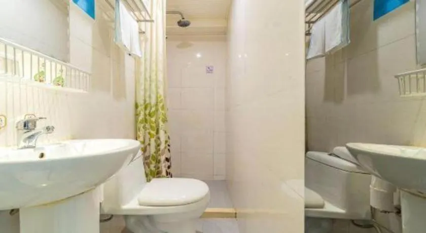 Hi Inn Liangpin Shanghai Xujiahui Tianlin Road 2*,