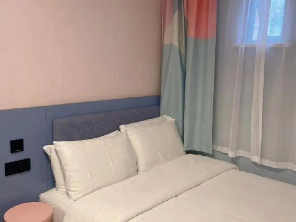 Hi Inn Liangpin Shanghai Xujiahui Tianlin Road 2*,  Chiny