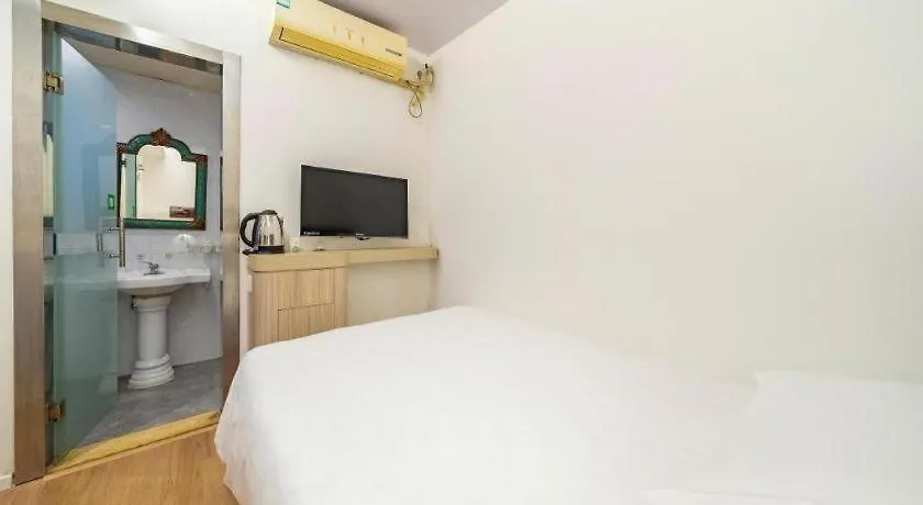 Hi Inn Liangpin Shanghai Xujiahui Tianlin Road 2*,  China